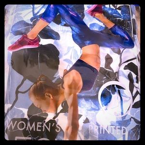 Super cute tights!💙🤍💛🖤